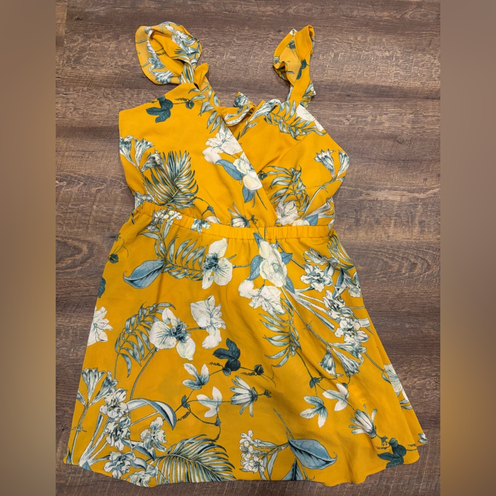 New York & Company Yellow Floral Tank Top